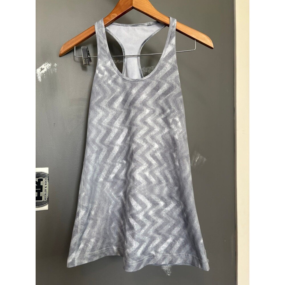 Lululemon size 4 cool racerback tank top fossil grey zig zag pattern
